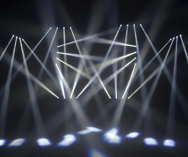 4 luce del fascio del carrello di illuminazione della fase delle teste RGBW 4 in-1 LED per il concerto/teatro