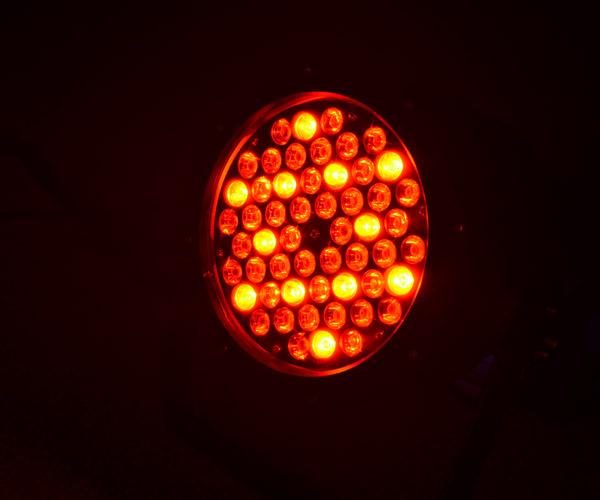 La discoteca del DJ del fascio del carrello di RGBW accende l'illuminazione della rondella del LED per la fase evento/del teatro